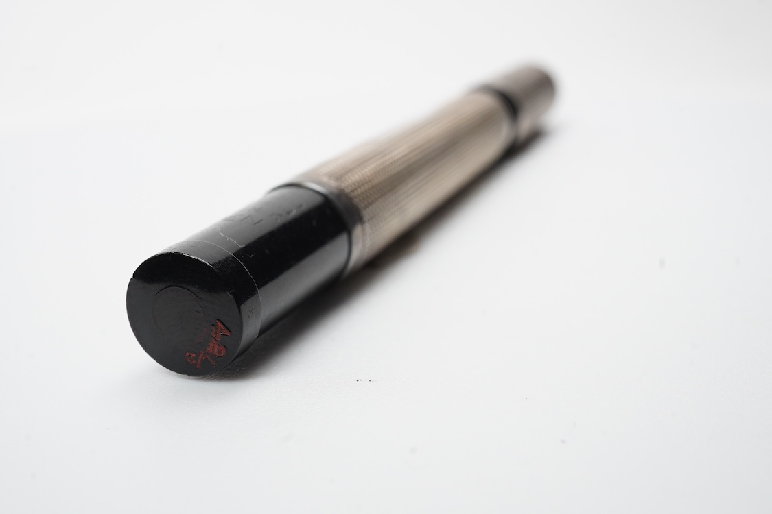 A Waterman FDW No.42.5 safety pen in silver in fine barley pattern with 14ct. gold manifold nib